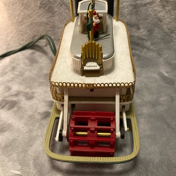 1997 Hallmark Keepsake ornament 
Santa’s Showboat - Picture 7 of 10